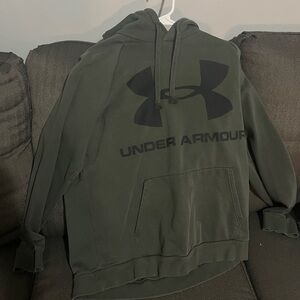 Men’s XL lightweight Under Armour hoodie with pouch.